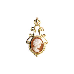 Pendentif camée volutes en or 9 carats  